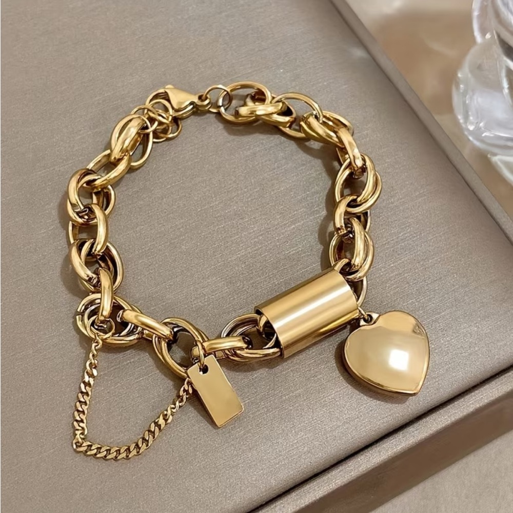 Gold Heart Charm Bracelet
